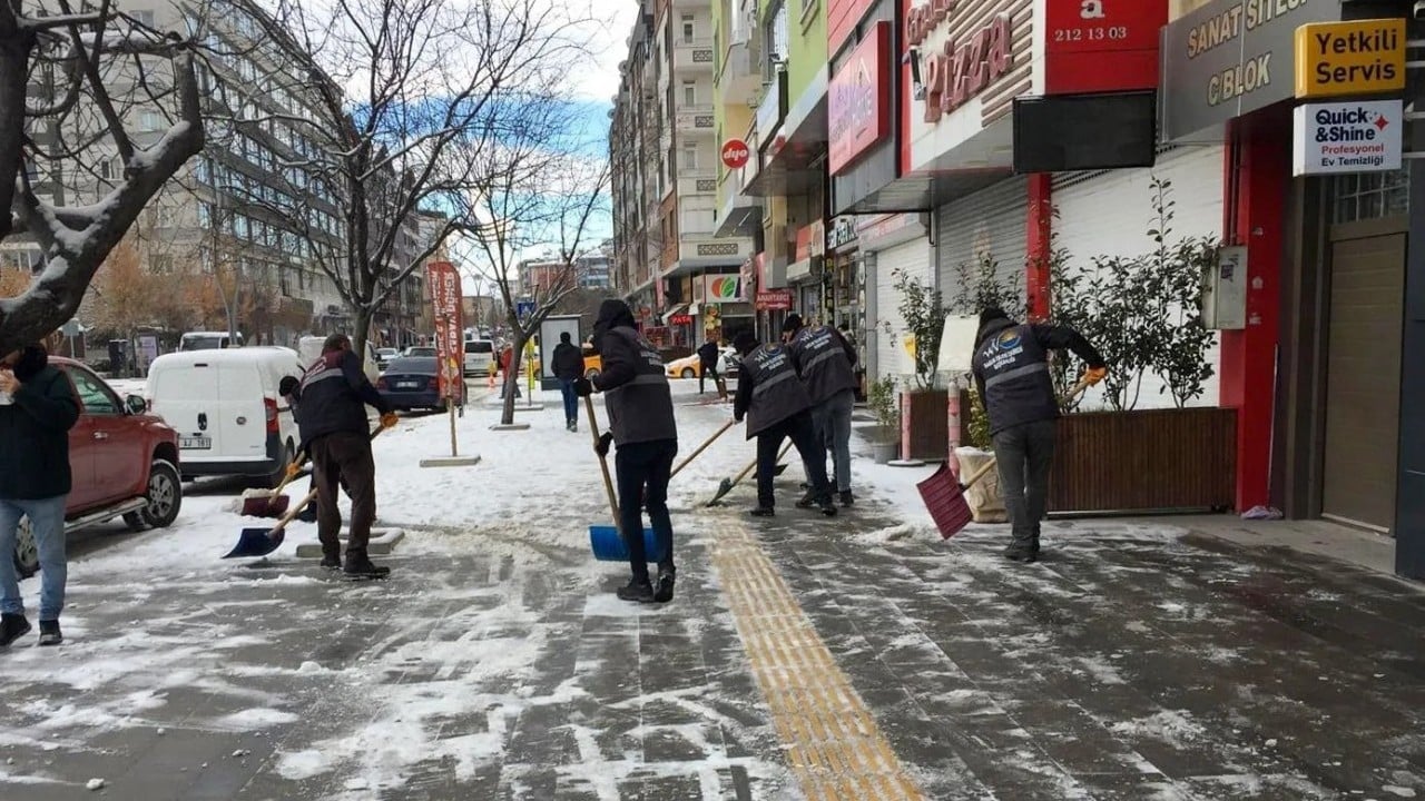 Foto - Esnafta ‘15 Nisan' yoğunluğu O ilimizde yasak kalktı ama kar kalkmadı