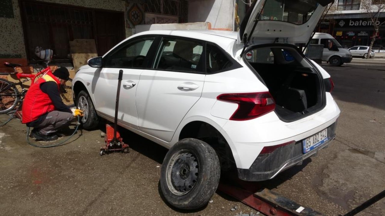 Foto - Esnafta ‘15 Nisan' yoğunluğu O ilimizde yasak kalktı ama kar kalkmadı