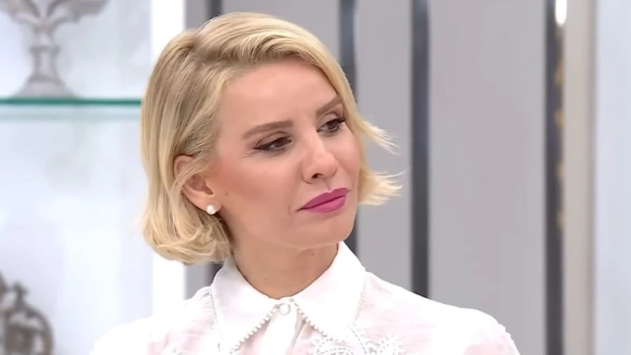 Foto - Esra Erol 'R' yaptı