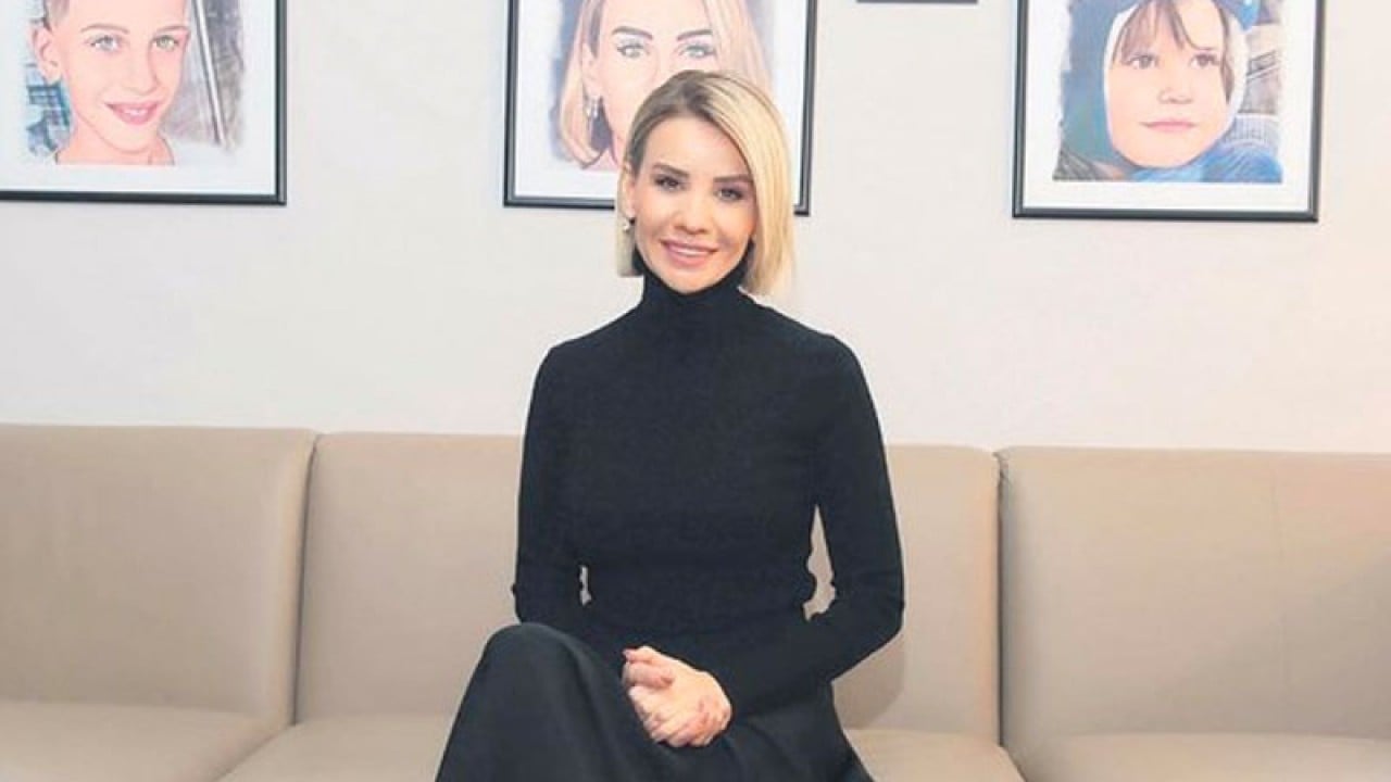 Foto - Esra Erol 'R' yaptı