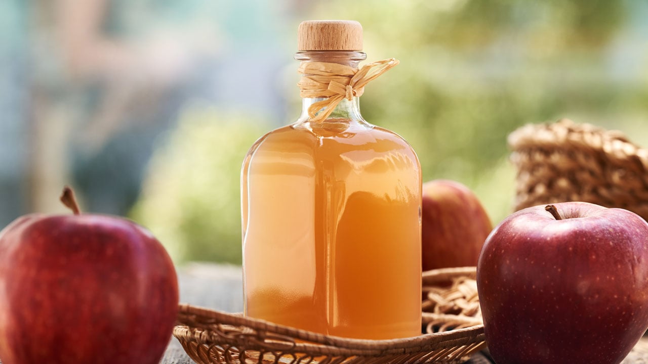 Foto - Etkisi abartılıyor mu? Her gün bir kaşık elma sirkesi işe yarıyor mu?