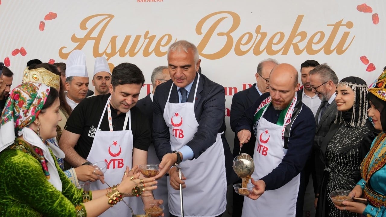 Etnospor'da 'Dirlik' Sofrası kuruldu: Bakan Ersoy ve Bilal Erdoğan aşure dağıttı
