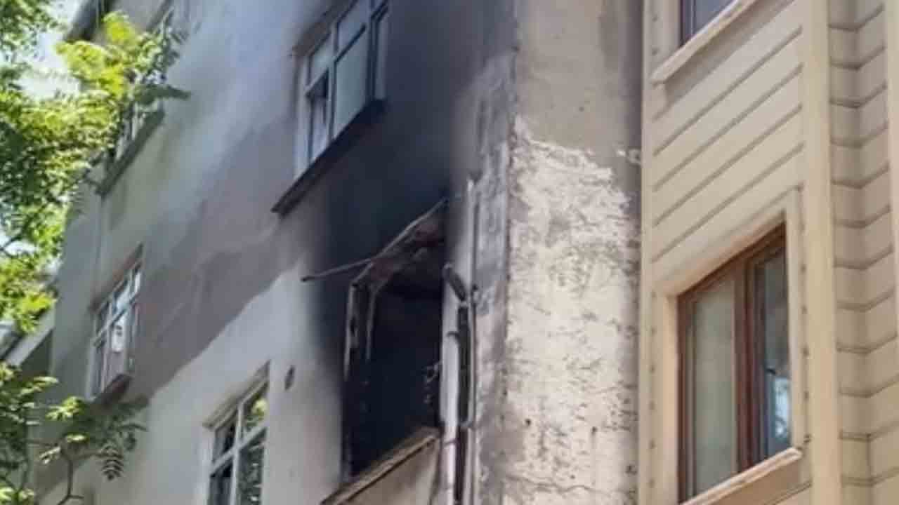 Foto - Etrafı alevler sardı: Derin dondurucu evi yok etti