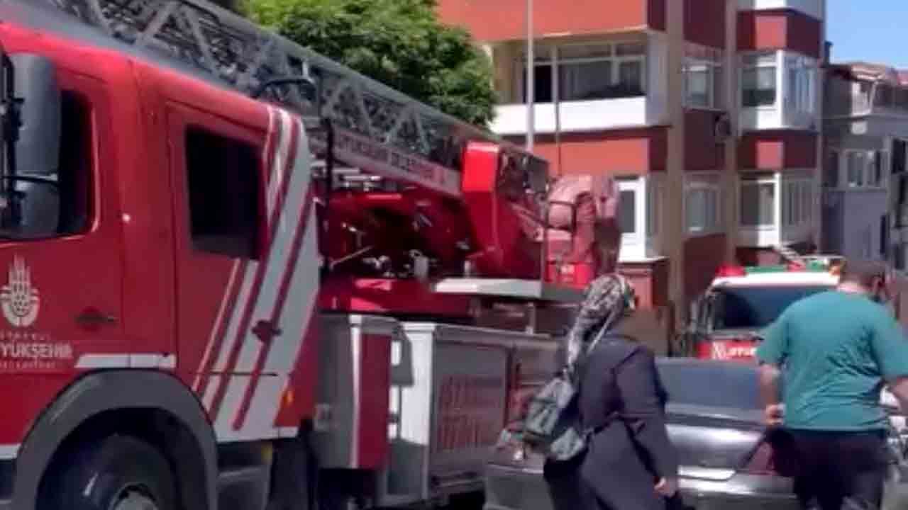 Foto - Etrafı alevler sardı: Derin dondurucu evi yok etti