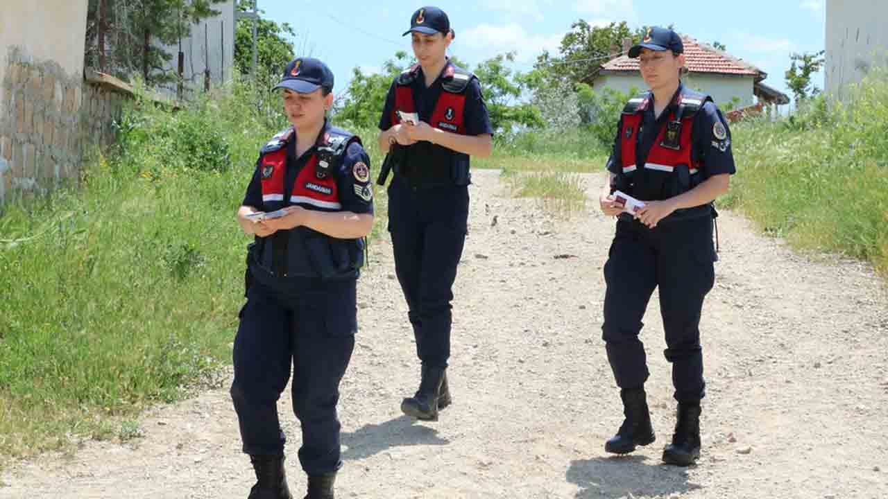 Foto - Ev ev şiddetle mücadele: Kadın Jandarmalar köyleri tek tek geziyor