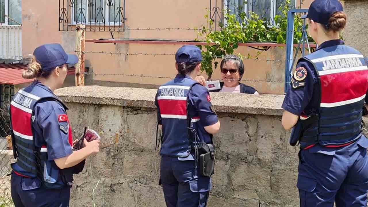 Foto - Ev ev şiddetle mücadele: Kadın Jandarmalar köyleri tek tek geziyor