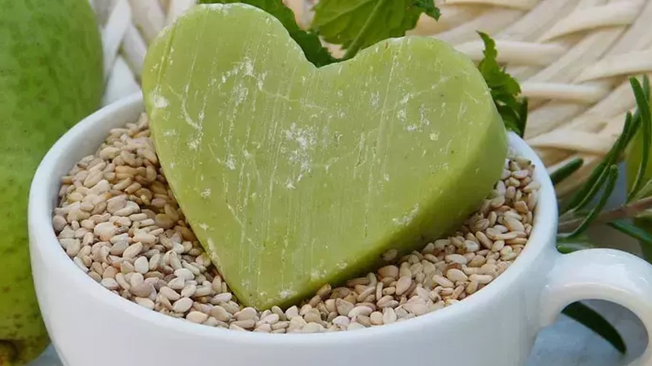 Foto - Ev yapımı, sıvı bulaşık deterjanı: İçine 1 tane koyun haftanın her günü kullanın! Bunu duyan yapmaya başladı