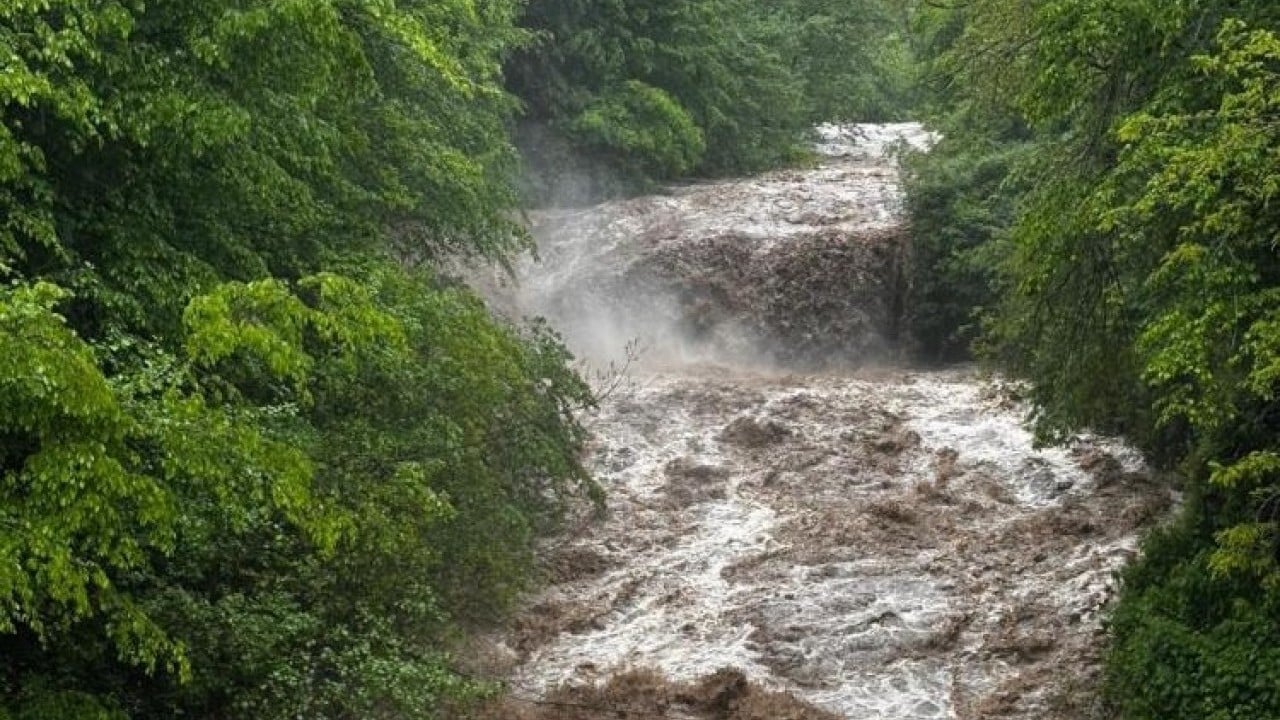Foto - Evin içinden geçen sel suları dehşete düşürdü
