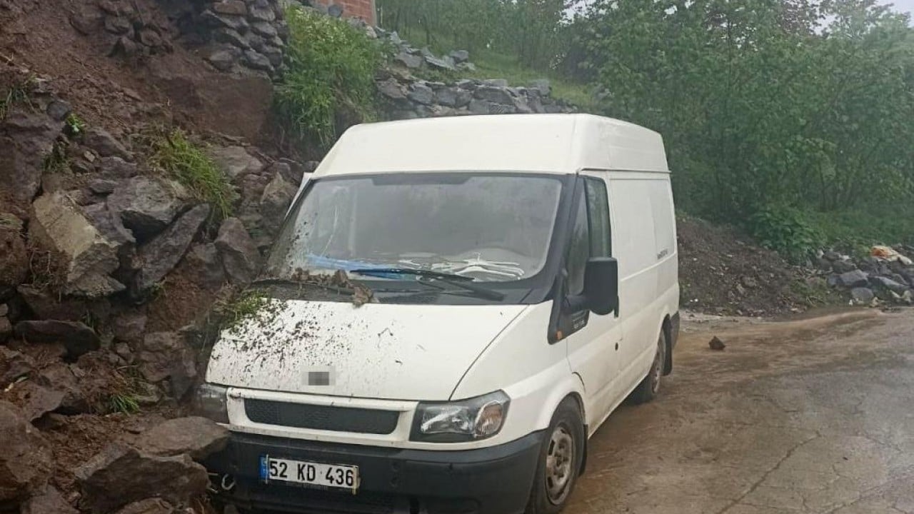 Foto - Evin içinden geçen sel suları dehşete düşürdü