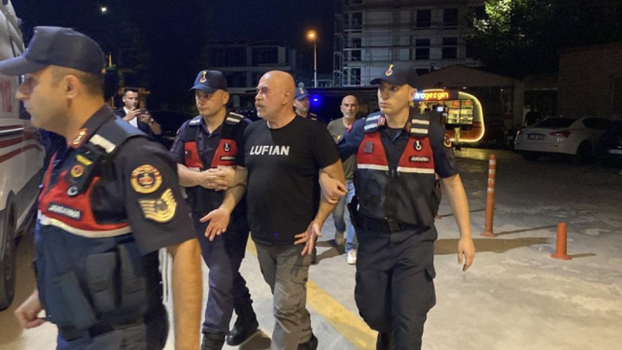 Foto - Evinde neler yapmış neler! Ünlü yönetmen Ezel Akay gözaltına alındı