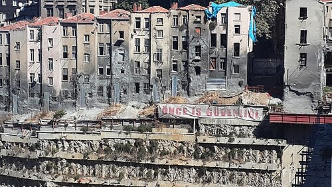 Foto - Evinizi kontrol etmezseniz satılabilir! 15 gün detayı korkuttu