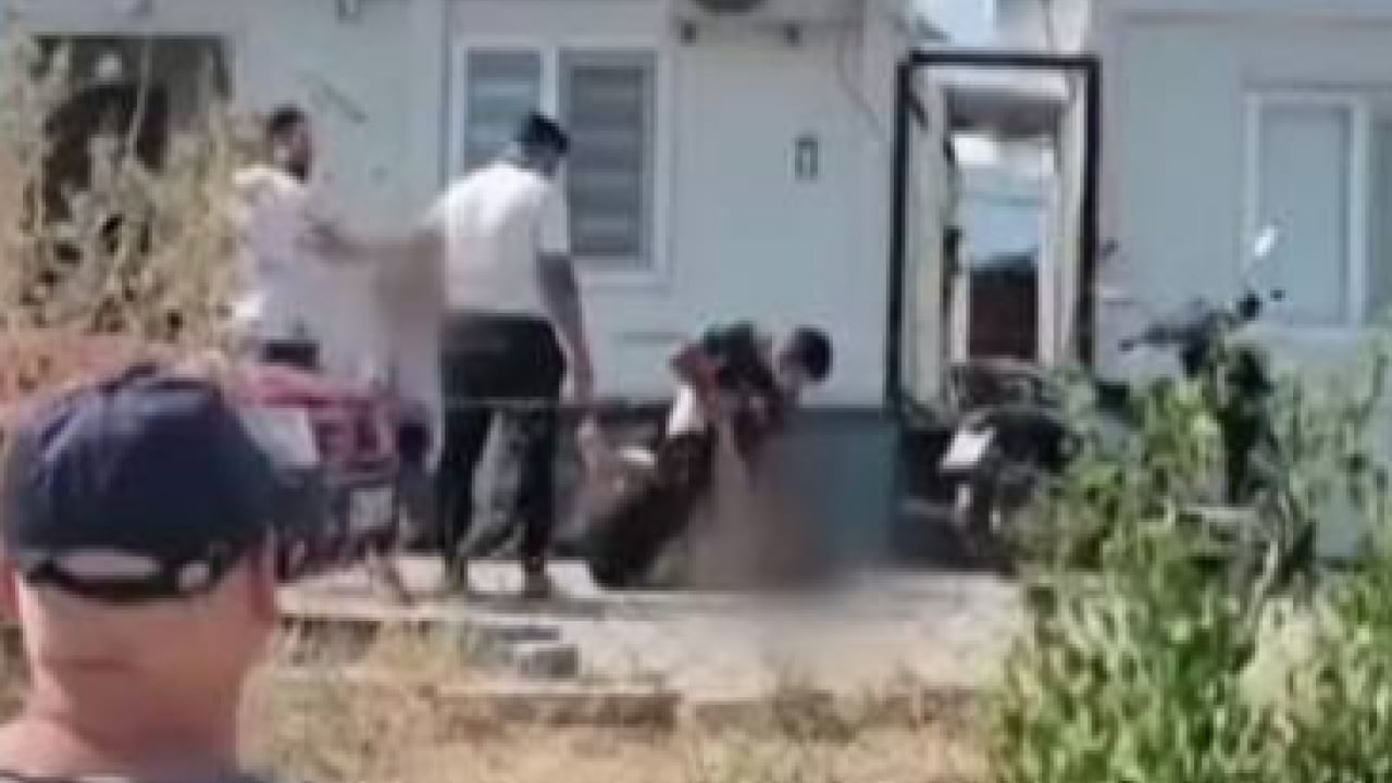 Foto - Evlatlarının gözü önünde dehşet saçtı! Cani koca eşini öldüresiye dövdü