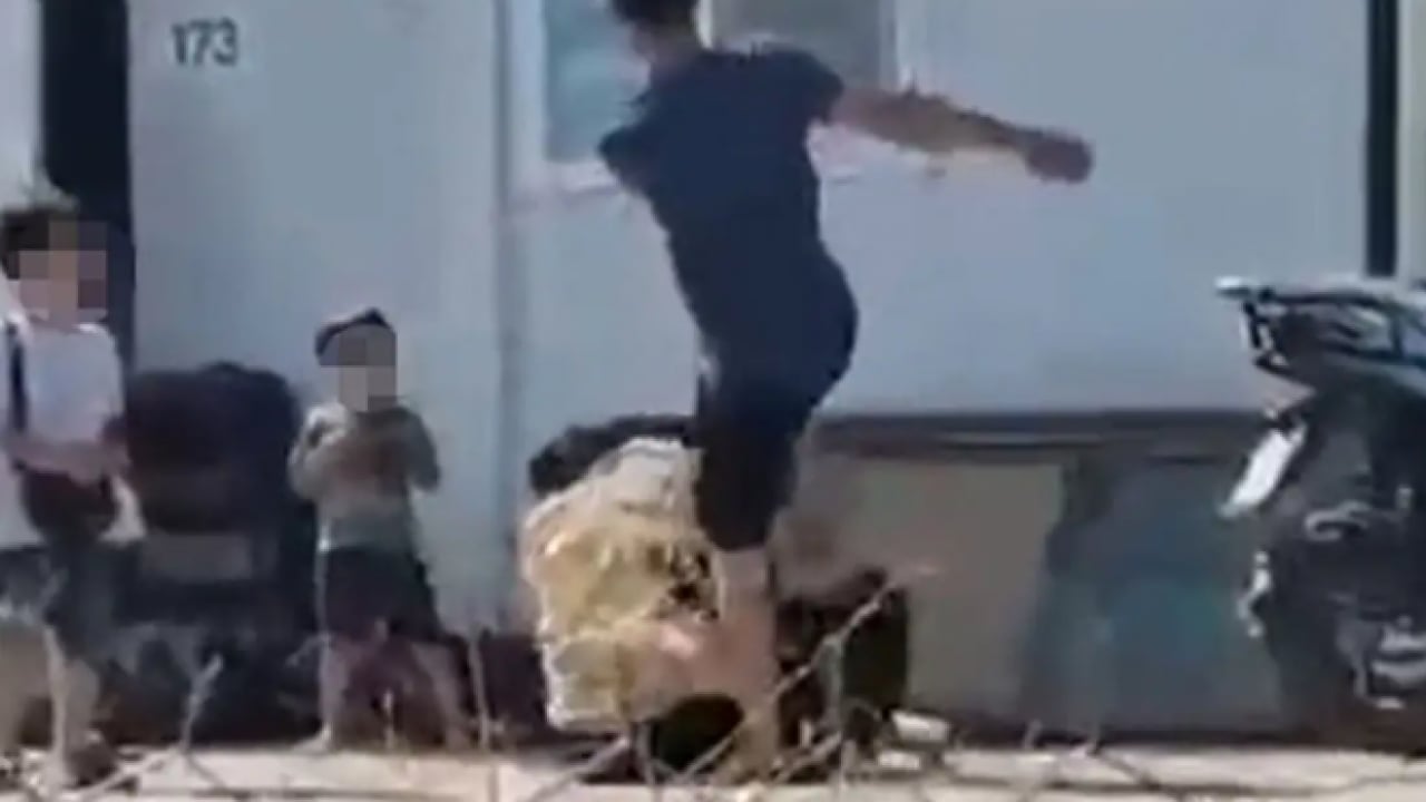 Foto - Evlatlarının gözü önünde dehşet saçtı! Cani koca eşini öldüresiye dövdü