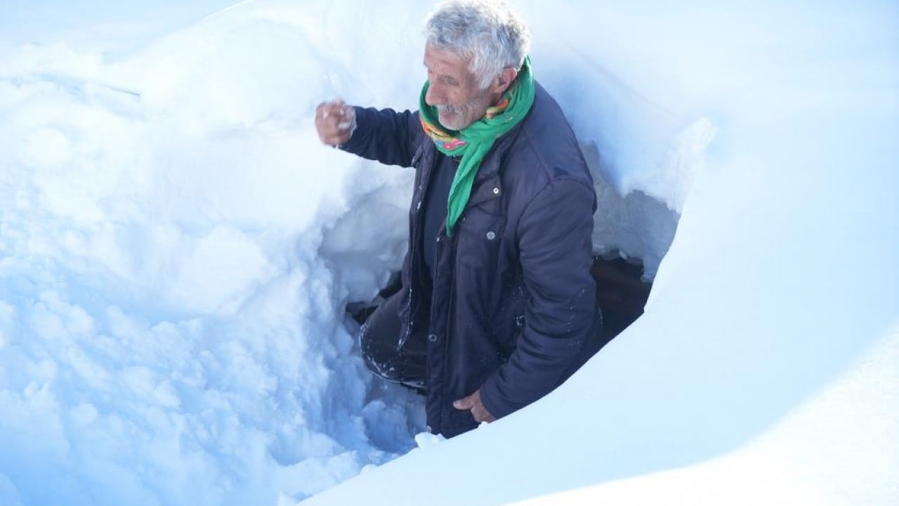 Foto - Evler gözükmüyor, ulaşım tünellerle sağlanıyor Koca bir köy karlar altında kayboldu