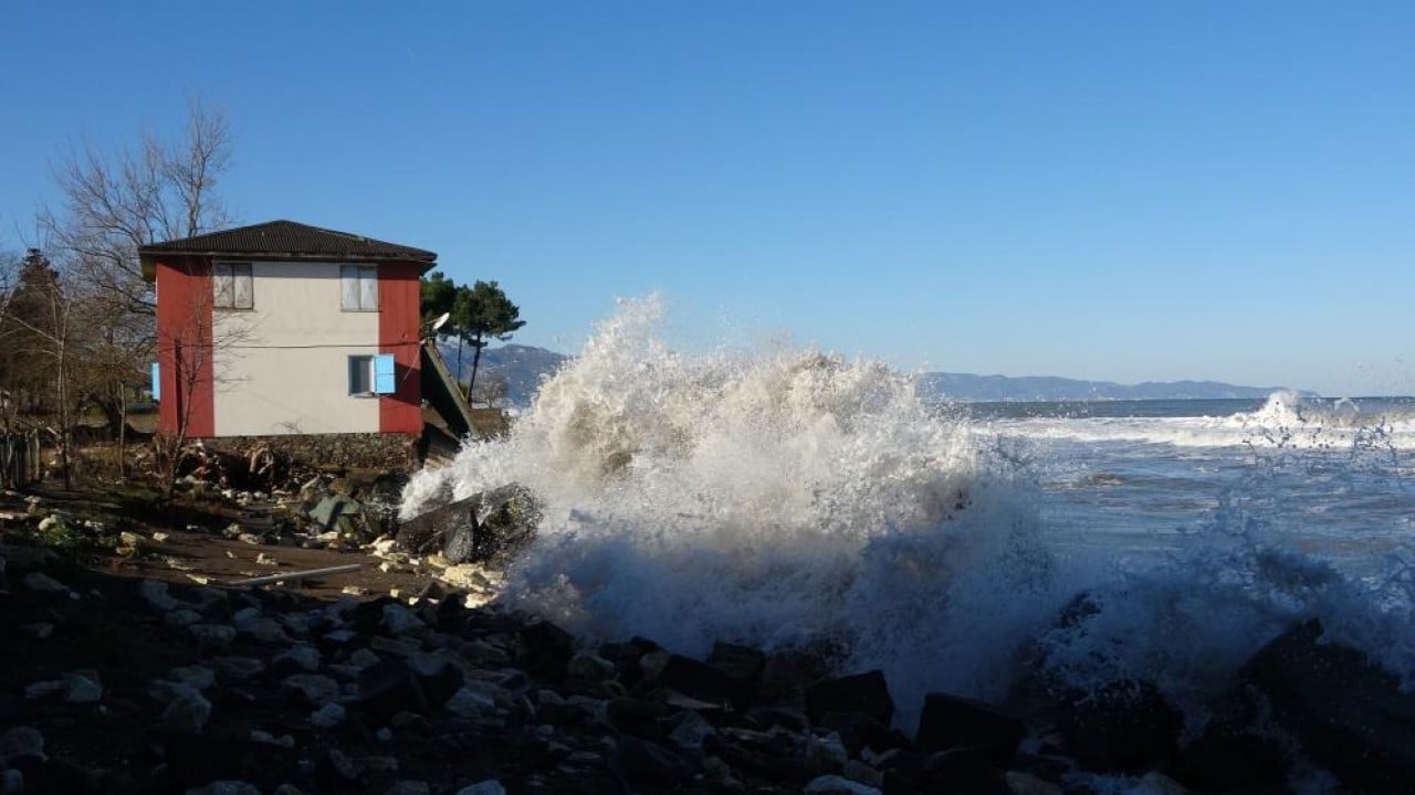 Foto - Evler zarar gördü tekneler parçalandı Dalgalar Ordu'yu fena dövdü