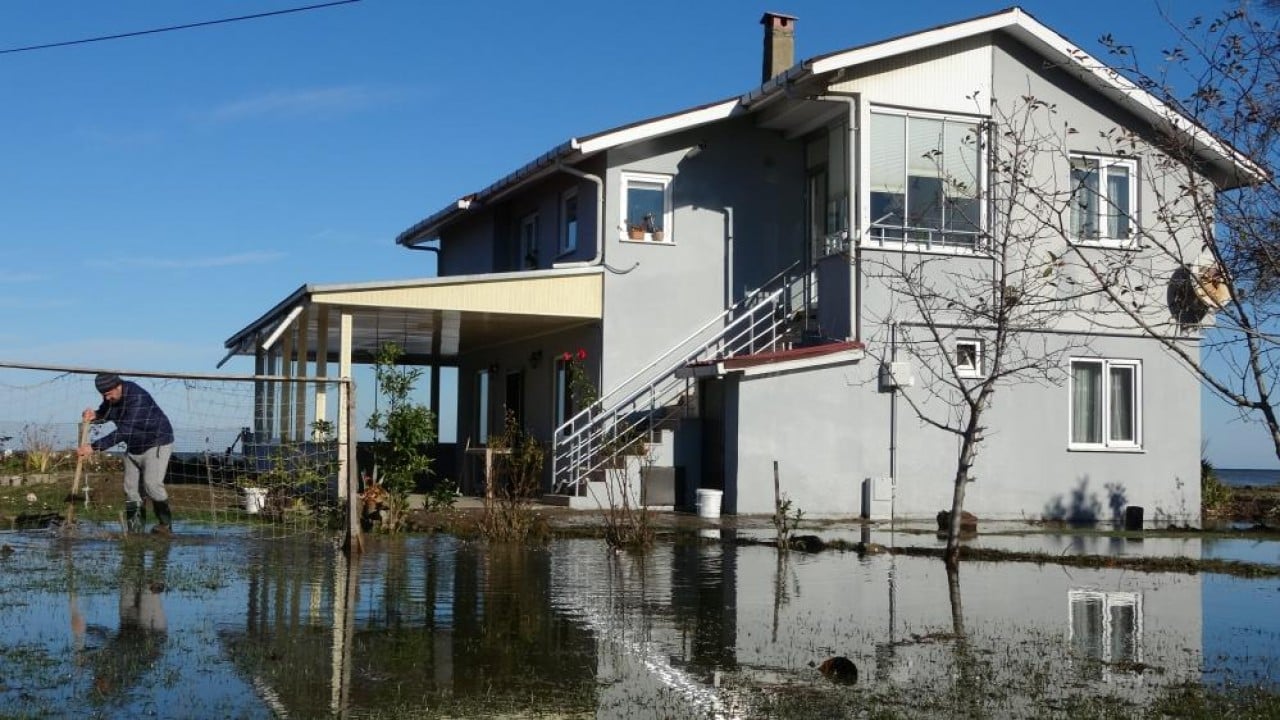Foto - Evler zarar gördü tekneler parçalandı Dalgalar Ordu'yu fena dövdü