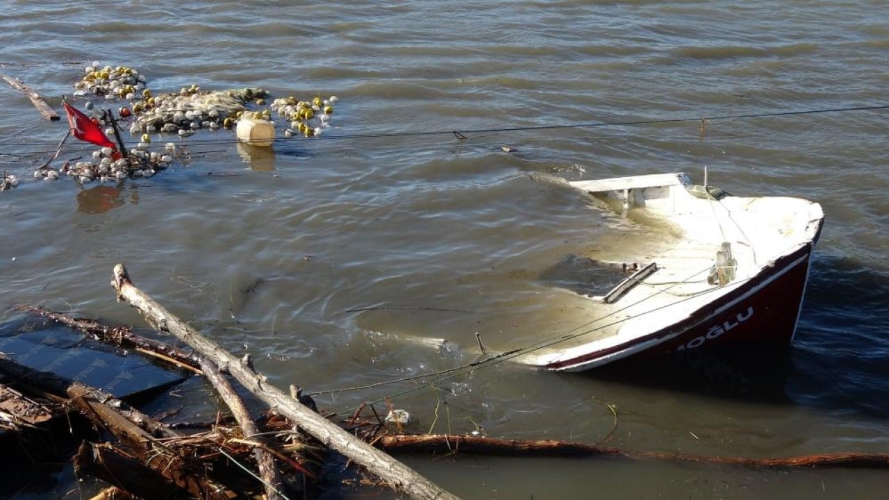 Foto - Evler zarar gördü tekneler parçalandı Dalgalar Ordu'yu fena dövdü