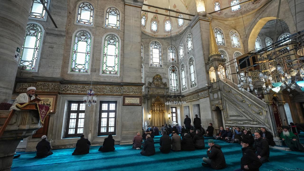 Foto - Eyüp Sultan: Osmanlı padişahlarının kılıç kuşandığı cami