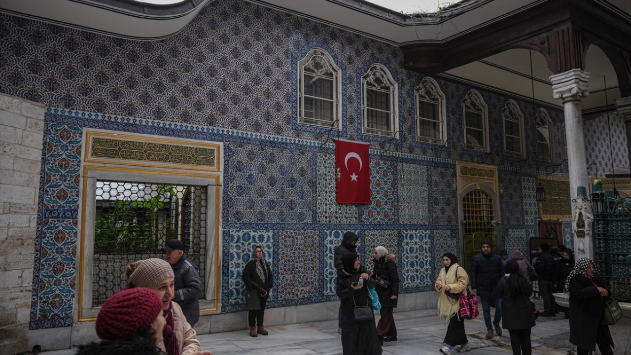 Foto - Eyüp Sultan: Osmanlı padişahlarının kılıç kuşandığı cami