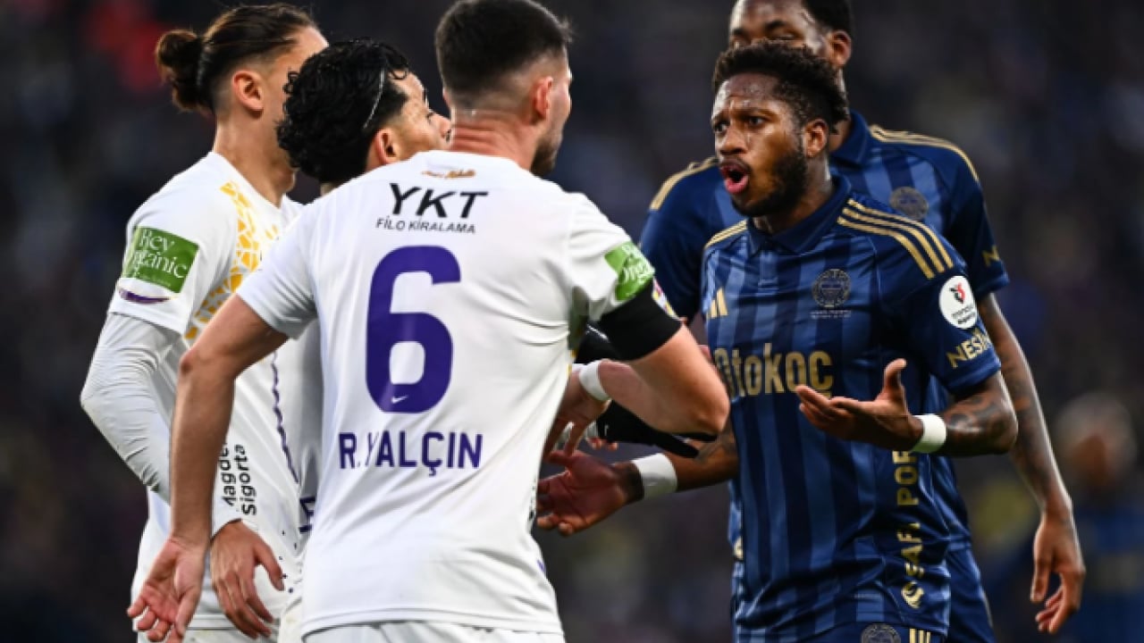 Foto - Eyüpspor-Fenerbahçe maçında tartışmalı pozisyonlar! Eski hakemler değerlendirdi