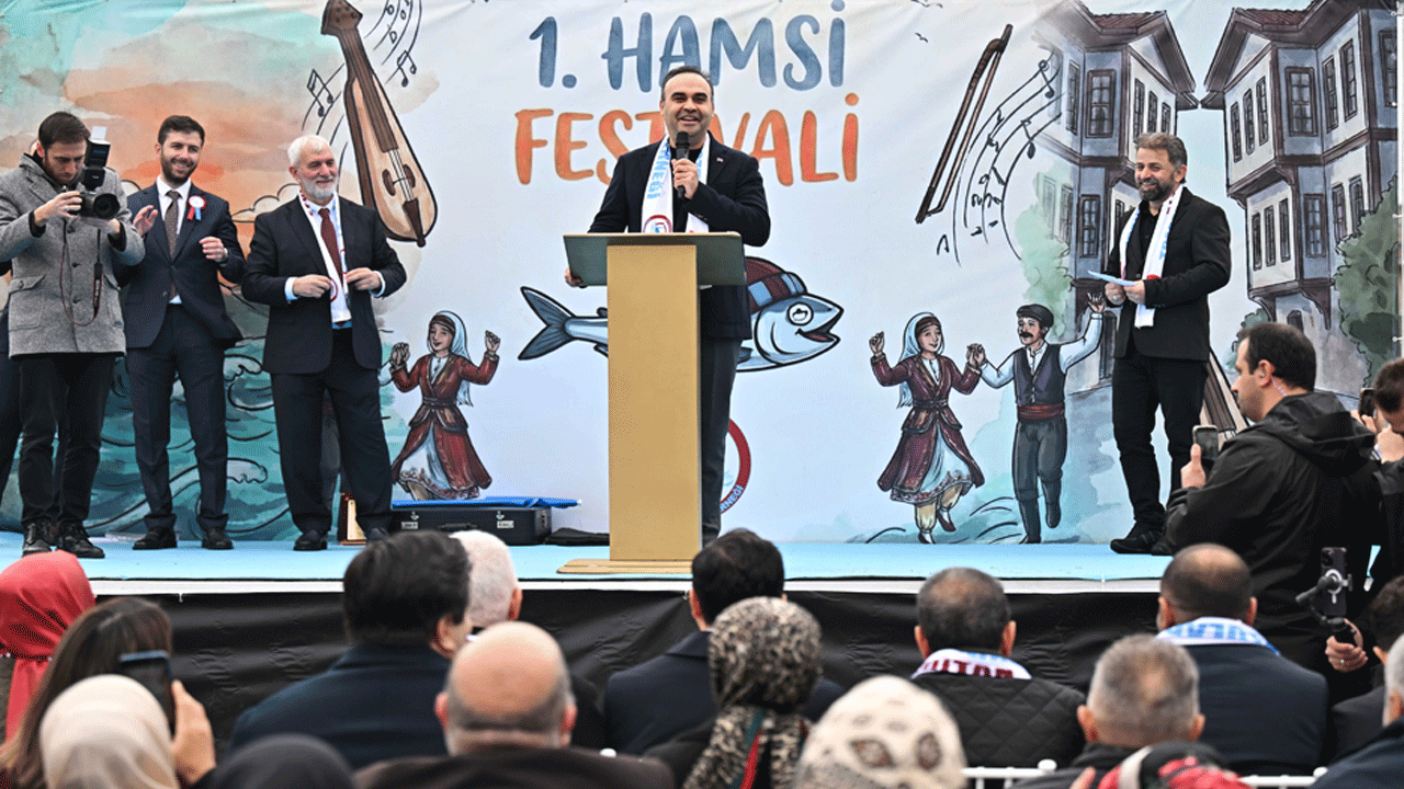 Foto - Eyüpsultan hamsiye doydu! Vatandaşlara 1 ton hamsi ikram edildi