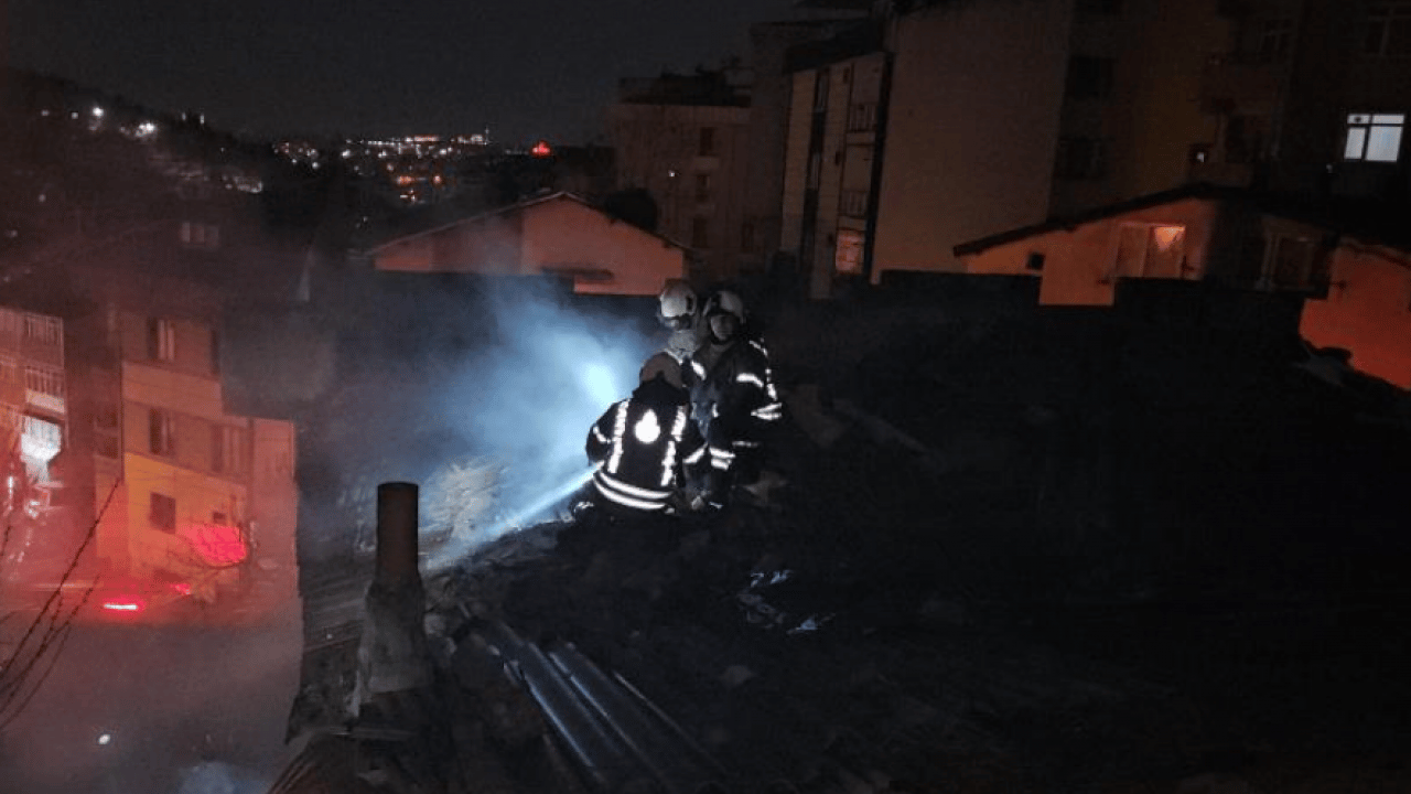 Foto - Eyüpsultan’da korkunç yangın! 1 ölü 1 yaralı