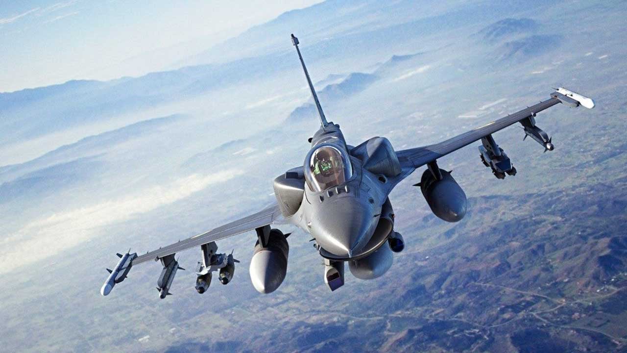 Foto - F-16 savaş uçakları havaalanına iniyor! 445 milyon dolarlık dev anlaşma