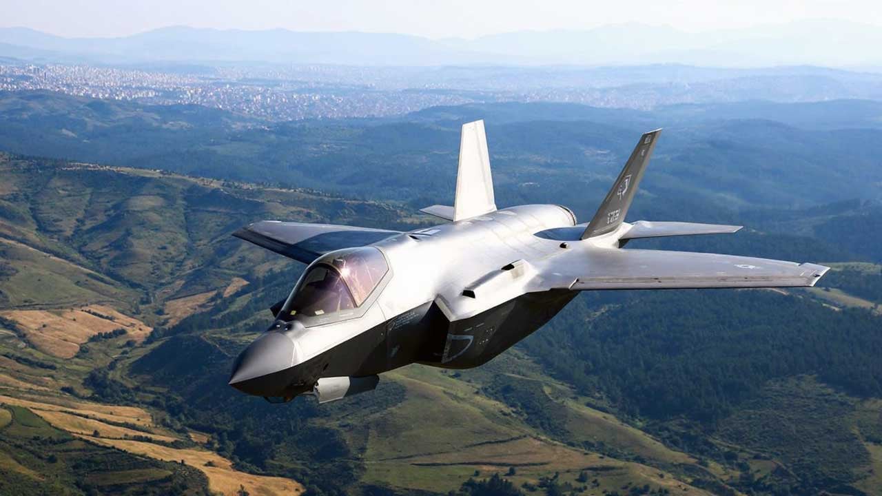 Foto - F-35 hayalet savaş uçağı yine bir belaya bulaştı