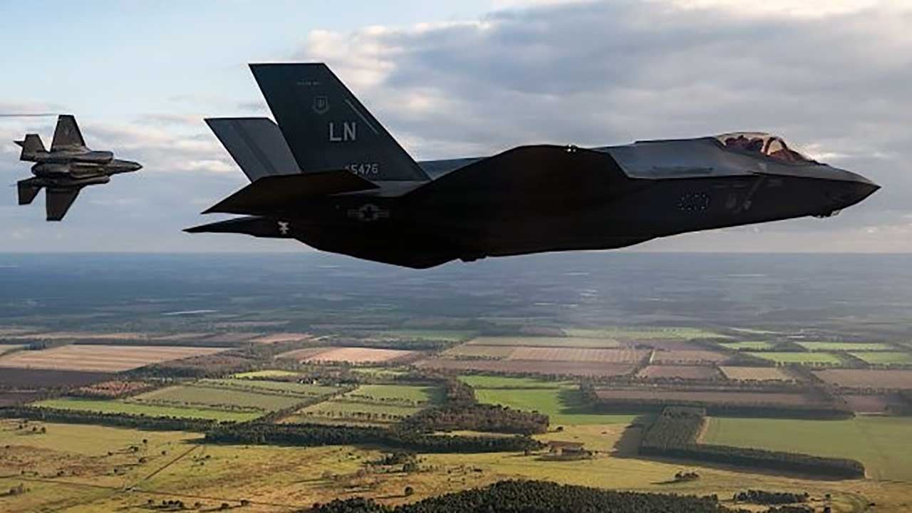 Foto - F-35 hayalet savaş uçağı yine bir belaya bulaştı