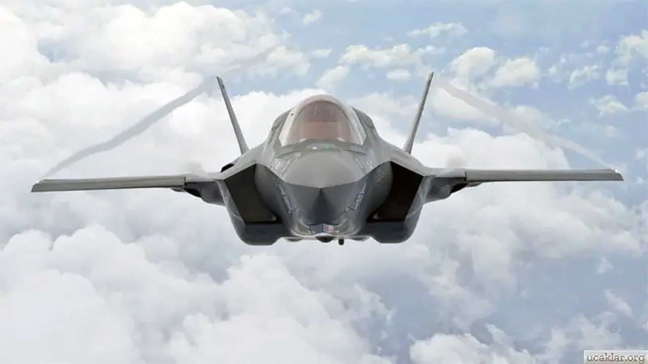 Foto - F-35 hayalet savaş uçağı yine bir belaya bulaştı