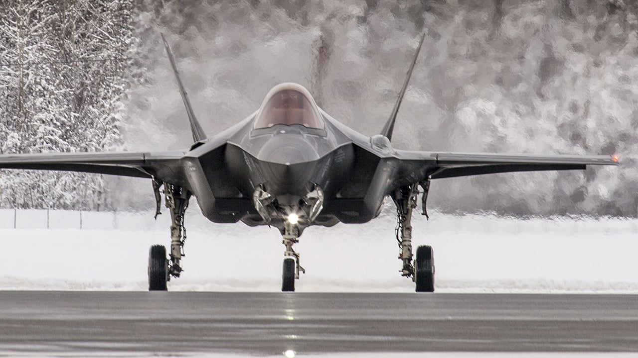 Foto - Finlandiya’nın ilk F-35 savaş uçağı montaj hattından çıktı