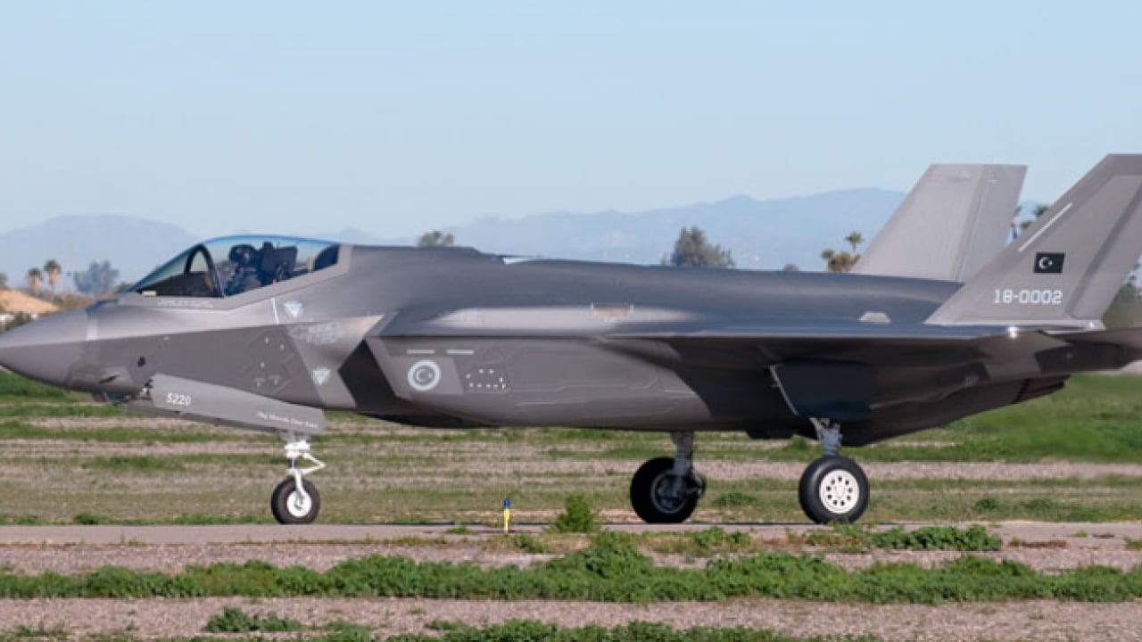Foto - F-35 savaş uçağı özellikleri nelerdir, fiyatı ne kadar ve menzili kaç km? Türkiye'ye F-35 verilecek mi?
