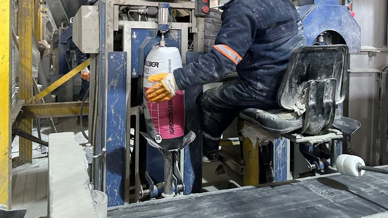 Foto - Fabrikaları eleman bulamıyor! Kentin valisi isyan etti: 20 bin kişi gelsin, hemen işe alalım