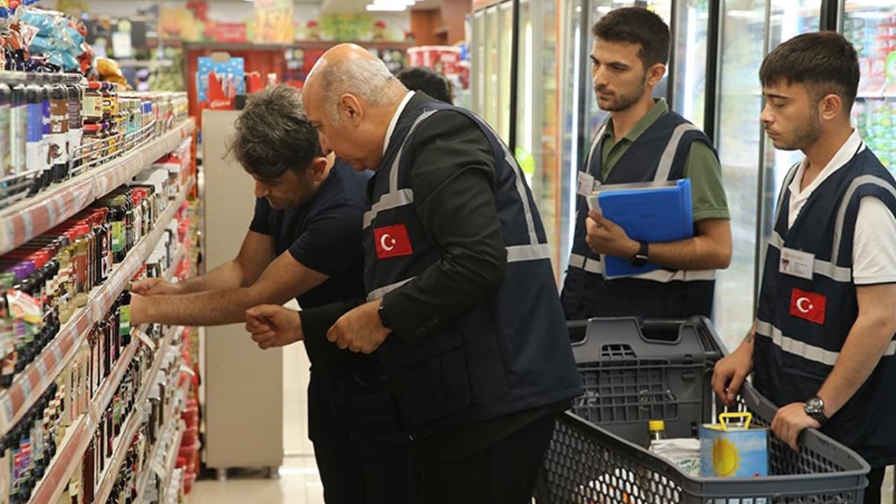 Foto - Fahiş fiyat ve stokçuların peşine düşüldü! Milyarlarca lira ceza uygulandı! Tüketici rahatlayacak