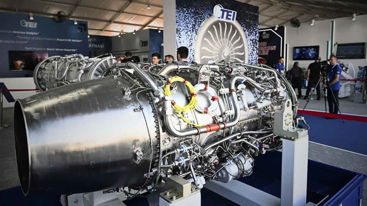 Foto - Faruk Akşit 'üç gün gecikmeyle başardık' diyerek Türkiye'ye ilan etti