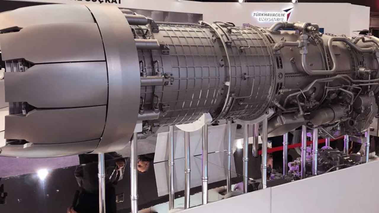 Foto - Faruk Akşit 'üç gün gecikmeyle başardık' diyerek Türkiye'ye ilan etti