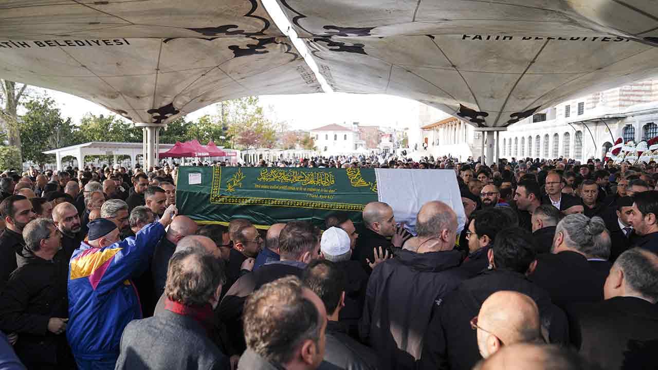 Foto - Fatih Karahan'ın annesi ebediyete uğurlandı