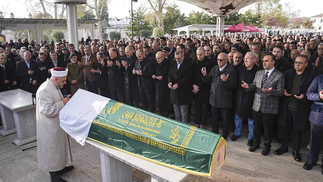 Foto - Fatih Karahan'ın annesi ebediyete uğurlandı