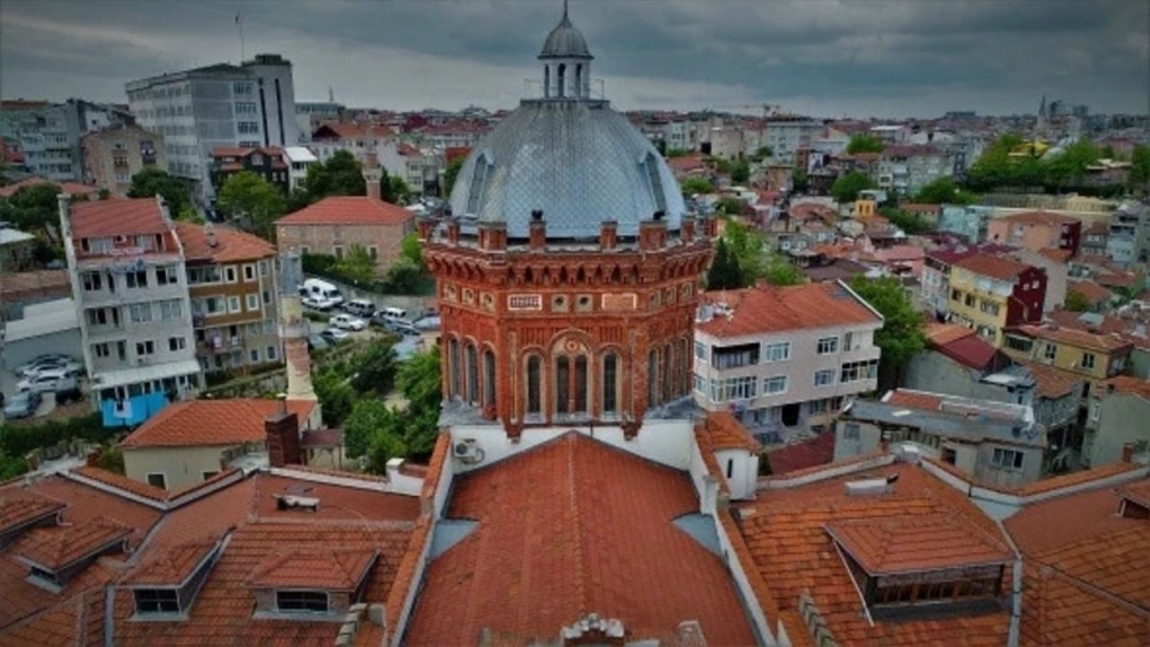 Foto - Fatih Sultan Mehmet’in emriyle kurulmuştu! 571 yıllık tarihi okul binasını boşalttı