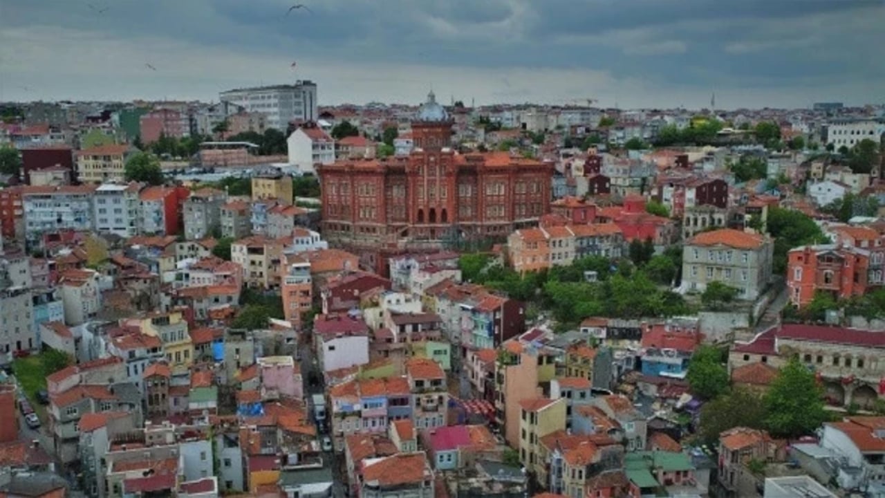 Foto - Fatih Sultan Mehmet’in emriyle kurulmuştu! 571 yıllık tarihi okul binasını boşalttı