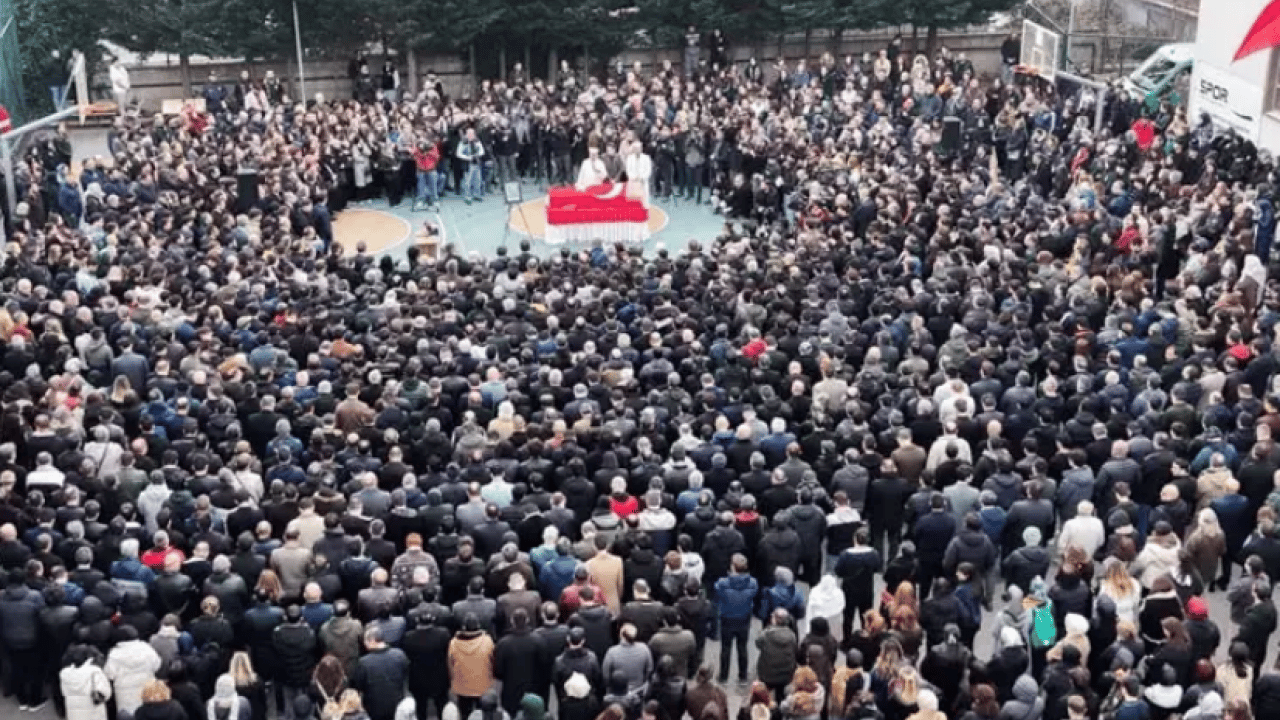 Foto - Fatma Nur hocaya hüzünlü veda! Okul bahçesinde gözyaşları sel oldu