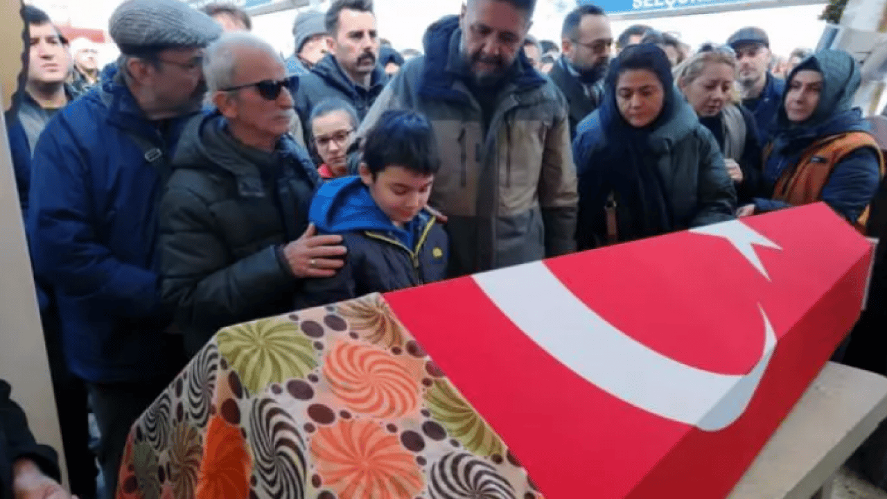 Foto - Fatma Nur öğretmenin cenazesinde gözyaşları sel oldu: Oğlu tabutuna sarılıp ağladı!