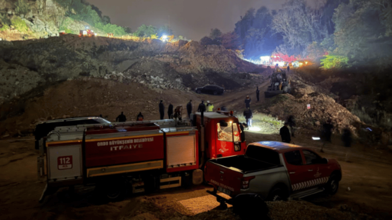 Foto - Fatsa’daki göçükte 75 yaşındaki işçi 6 gündür aranıyor: Bölgedeki riskler sürüyor