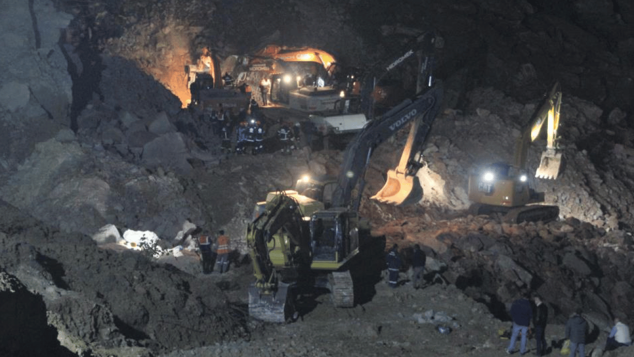 Foto - Fatsa’daki göçükte 75 yaşındaki işçi 6 gündür aranıyor: Bölgedeki riskler sürüyor