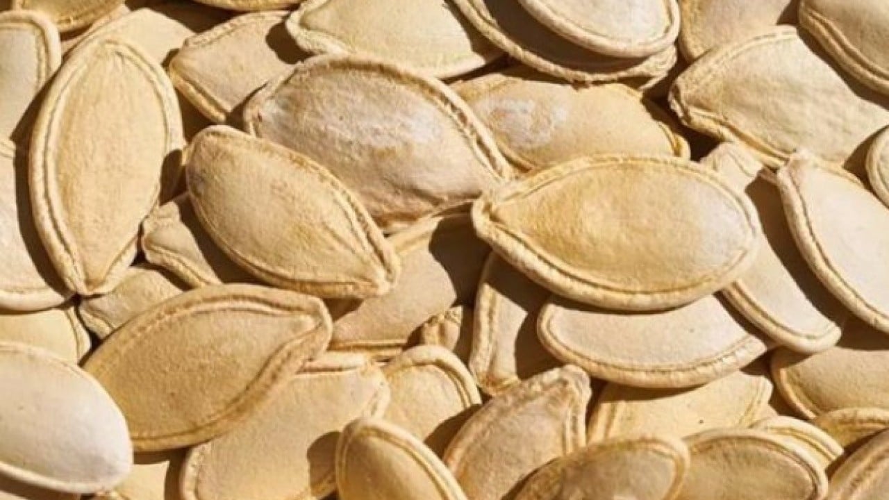 Faydası şaşırtıyor! Uyumadan önce kabak çekirdeği yerseniz...