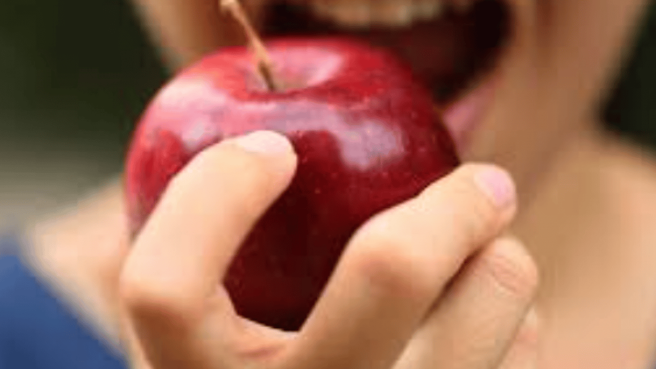 Faydasını duyunca çok şaşıracaksınız! Her sabah elma yiyerek güne başlamak bakın neye sebep oluyor