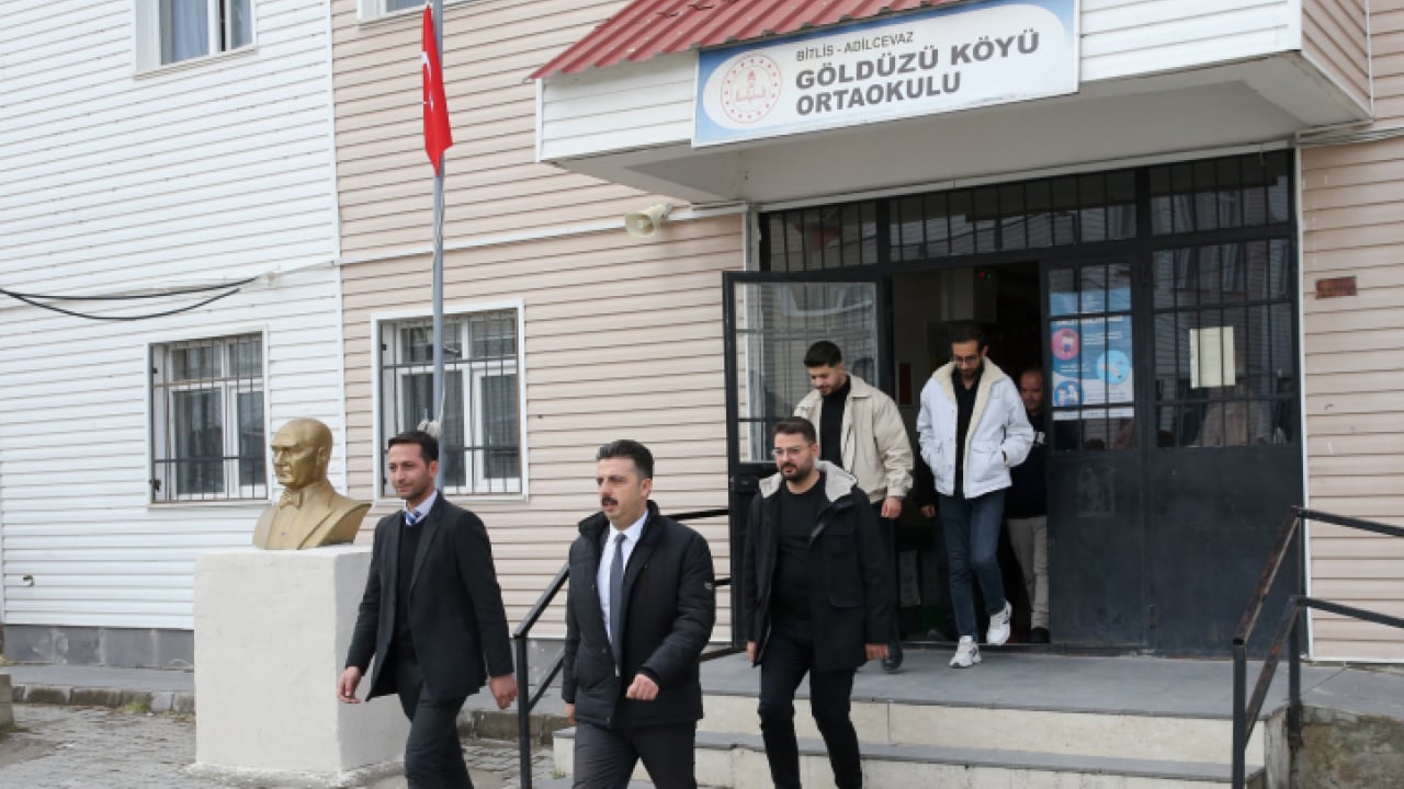 Foto - Fedakar öğretmenler kapı kapı dolaştı: Ahırdan sınıfa eğitim köprüsü