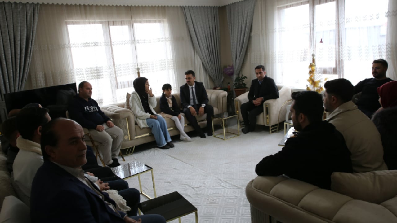 Foto - Fedakar öğretmenler kapı kapı dolaştı: Ahırdan sınıfa eğitim köprüsü