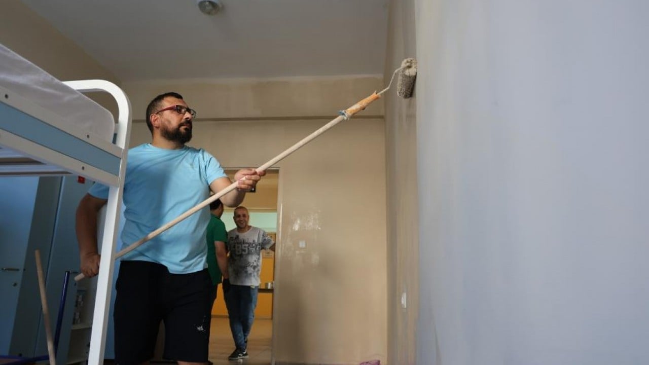 Foto - Fedakar öğretmenler tatile çıkmadı Okulda boya badana tadilat seferberliği