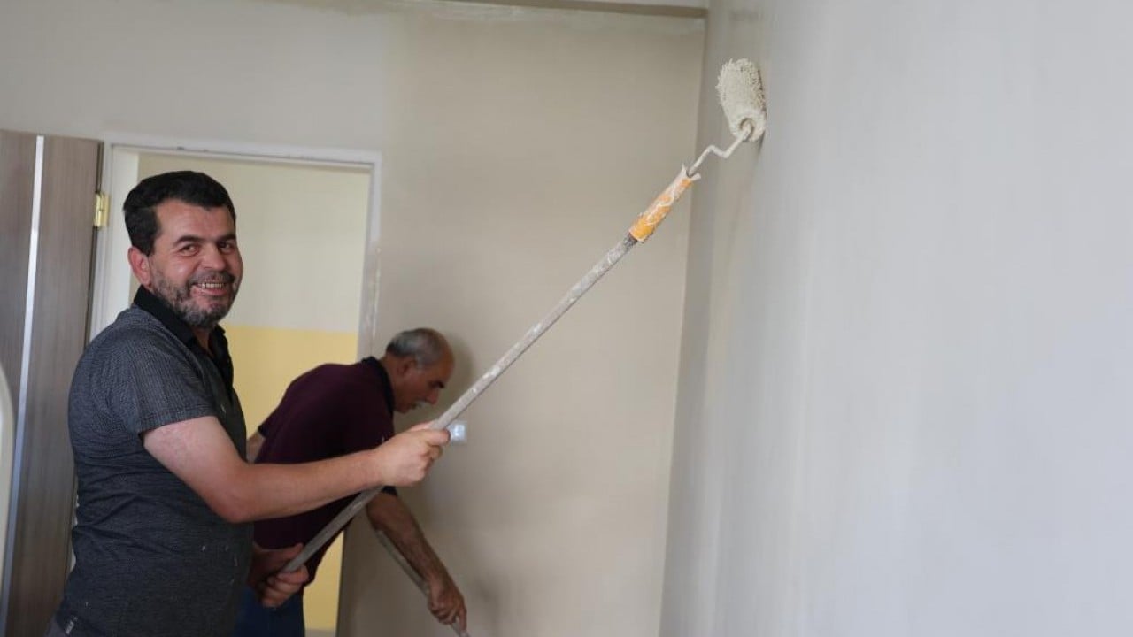 Foto - Fedakar öğretmenler tatile çıkmadı Okulda boya badana tadilat seferberliği